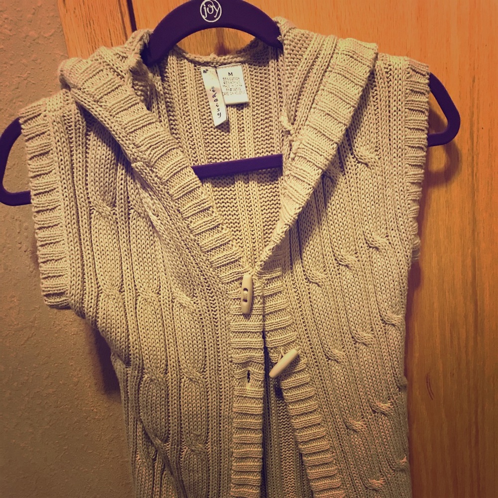 Sleeveless sweater with a good